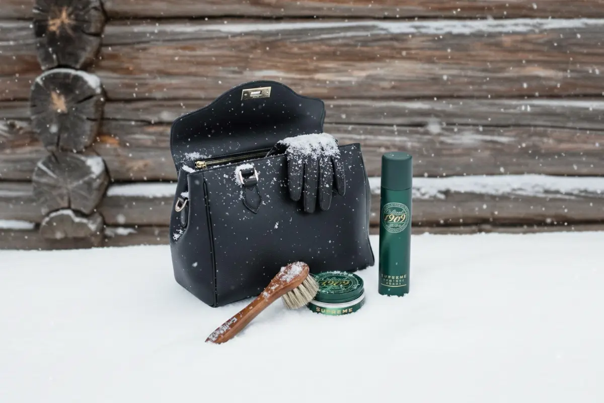 Így óvd meg kedvenc téli kiegészítőket a hidegtől: Bőrkesztyűk és bőrtáskák tisztítása és ápolása