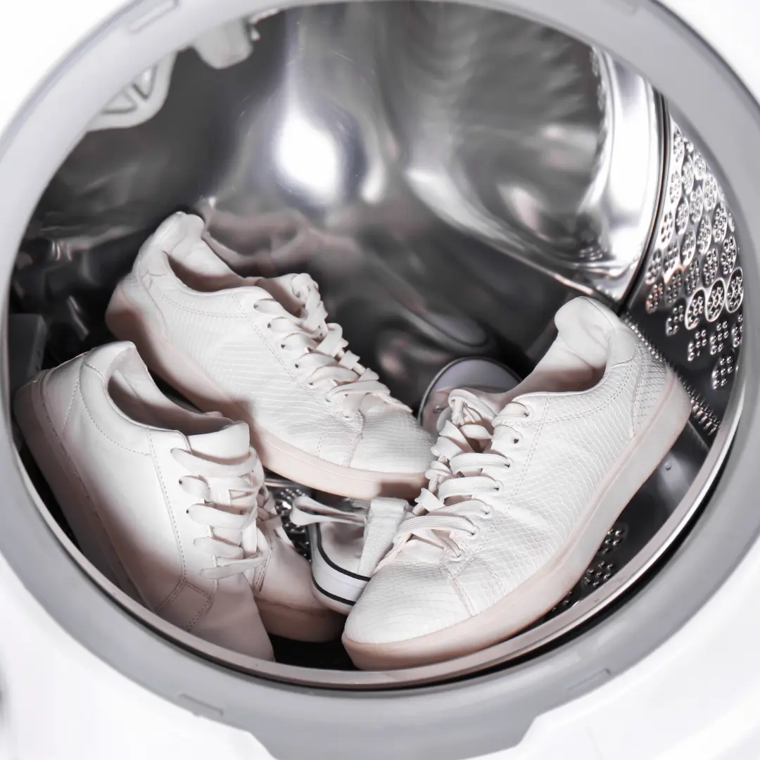 Fehér cipő mosása mosógépben? Szabad ilyet?